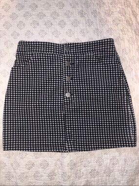 Forever 21 Black & White Houndstooth Button-Front Mini Skirt